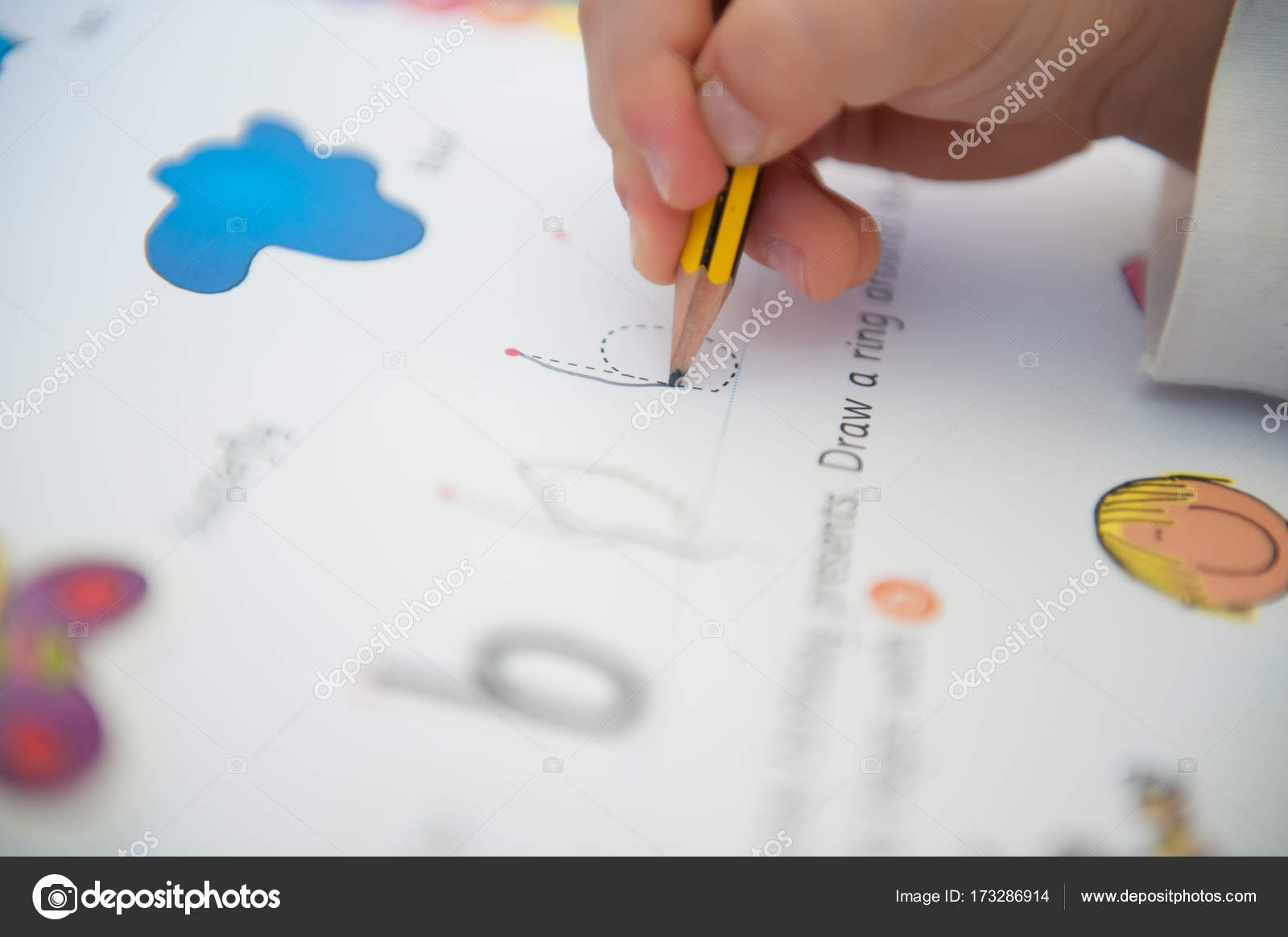 3-year-old-tracing-sandpaper-letters-meg-mcelwee-flickr